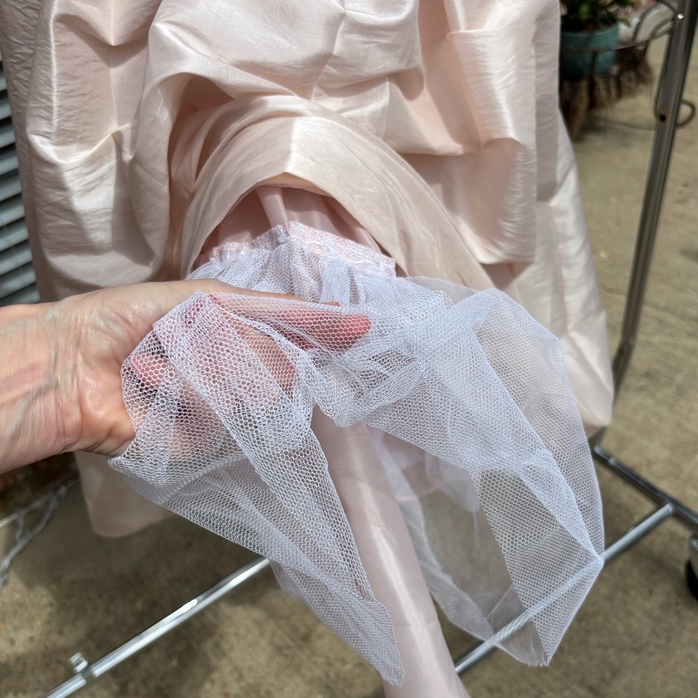 💗HOST PICK💗Elegant Pink Lace and Satin Dress - Picture 6 of 13